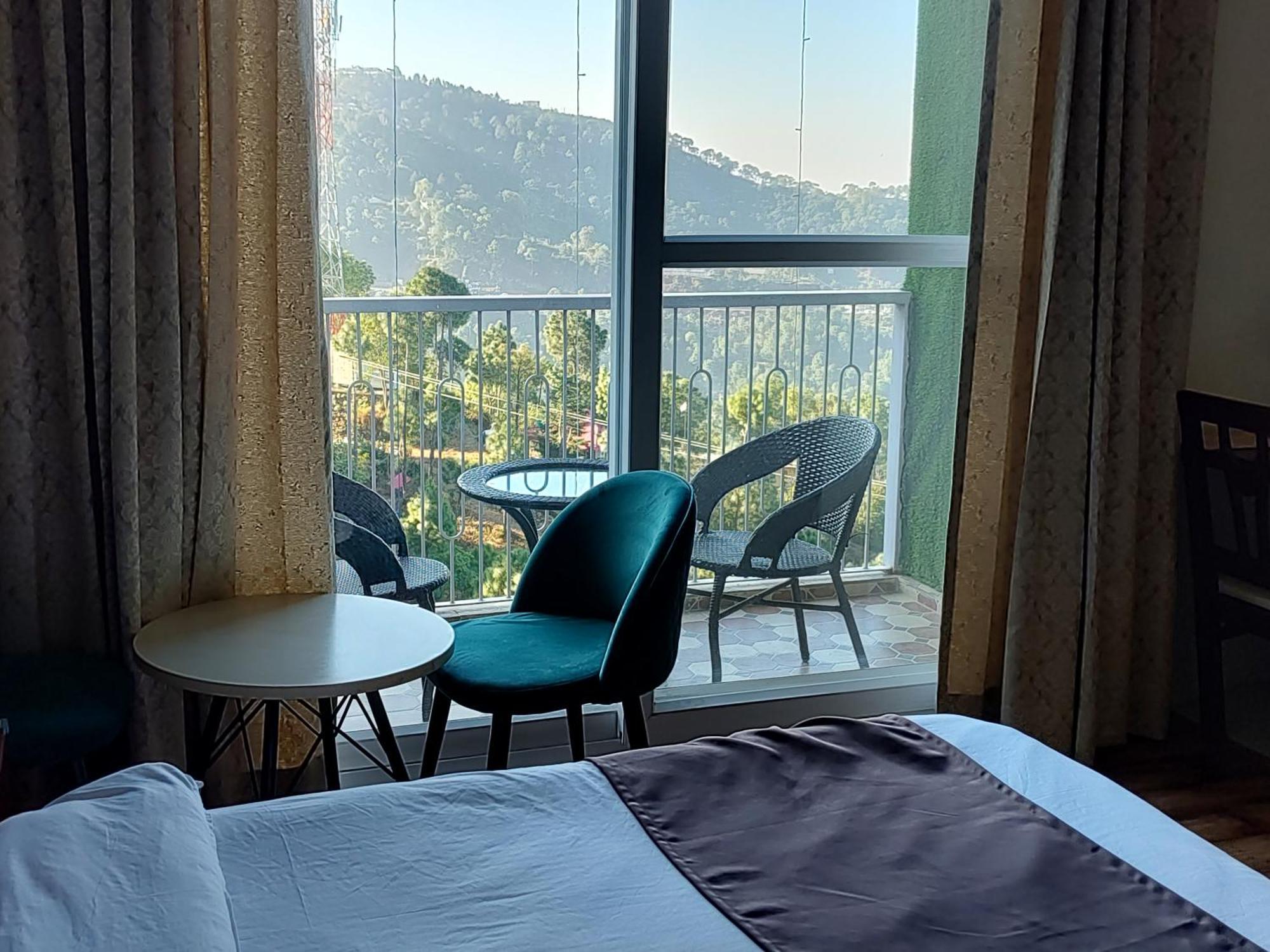 Hotel Le Halcyon Solan Eksteriør billede